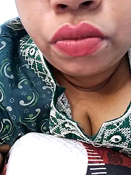 Snapshot of Ravina_patil1 chatting on September 25, 11:02 pm Ravina patil1 online show from September 25, 11:02 pm