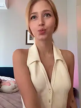 LunaRase online show from March 22, 8:20 am