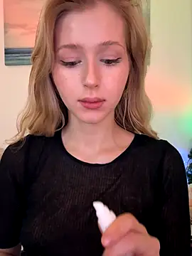 LunaRase online show from December 20, 2:54 pm