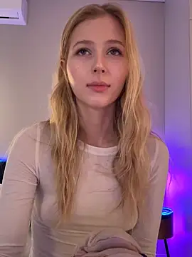 LunaRase online show from April 11, 7:45 am