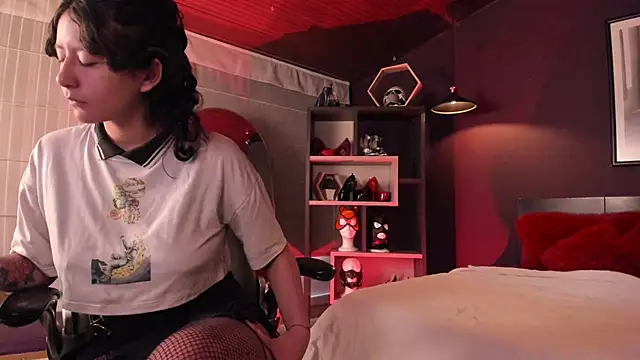 Moony 14 online show from July 17, 1:26 pm