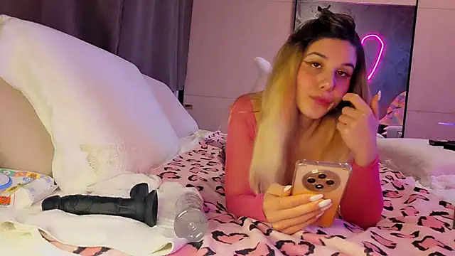 LeylaRosse online show from November 21, 9:00 am