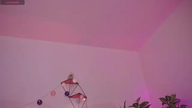 Eyleen 24 online show from December 13, 7:53 pm