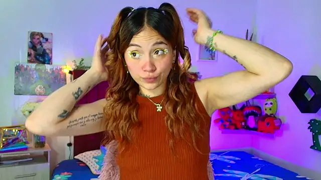 alisson zafiro  online show from February 13, 3:30 am