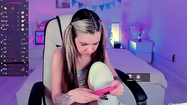 Lil Amelie online show from September 25, 2:16 pm