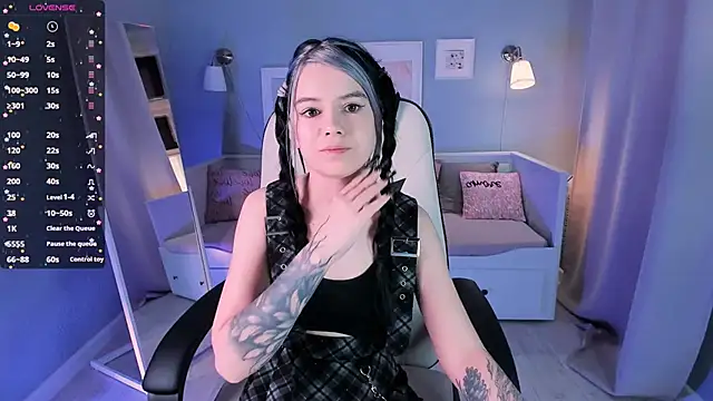 Lil Amelie online show from October 15, 8:39 am