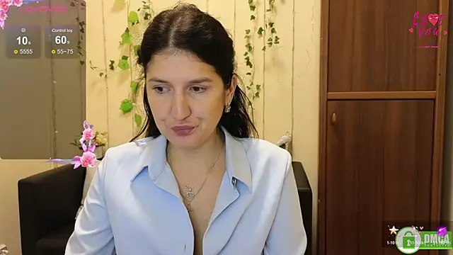 Snapshot of Alianna_Solo_Kisses chatting on October 20, 11:24 am Alianna Solo Kisses online show from October 20, 11:24 am