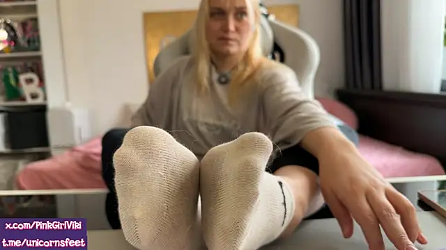 unicornsfeet online show from April 12, 12:08 pm