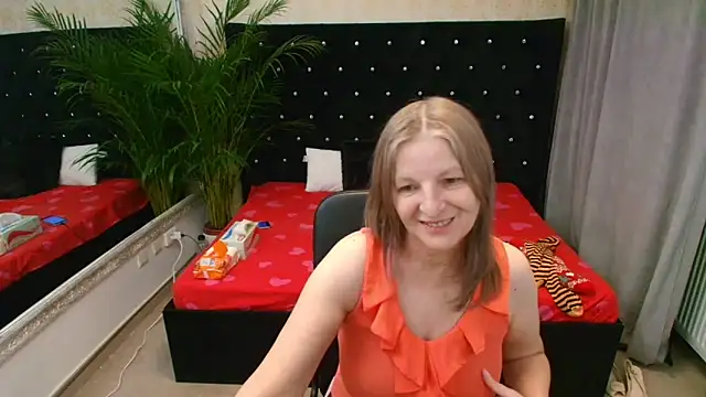 Lilly hott online show from November 28, 7:50 pm