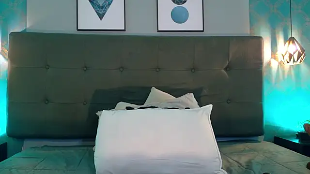 AmbarRoberts  online show from February 26, 1:43 pm