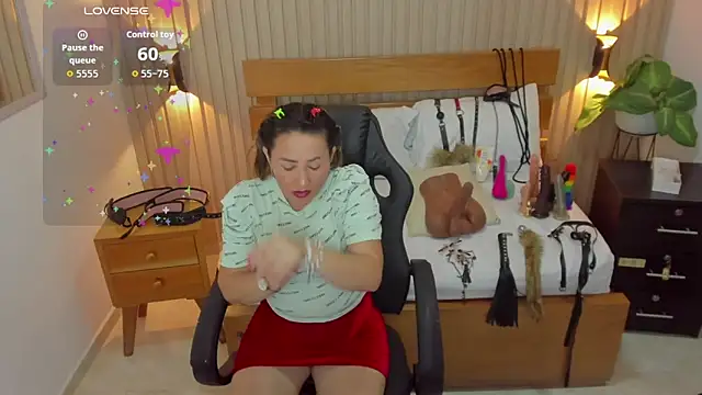 luciana ballesteros  online show from October 30, 12:39 pm