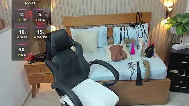 luciana ballesteros  online show from October 9, 12:53 pm