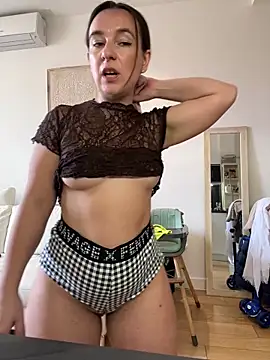 lyajoliee online show from April 13, 8:48 am