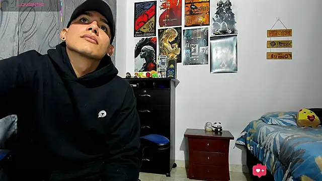 ethan chloeee online show from June 3, 4:02 am