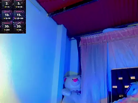 Snapshot of KayleighDreams_ chatting on October 13, 9:45 am KayleighDreams online show from October 13, 9:45 am