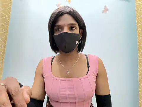 TransLisa7 online show from April 11, 8:56 pm