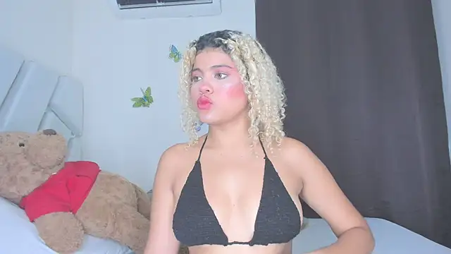 sofiacastillo01 online show from April 5, 6:18 pm