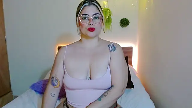 Juliietha servas online show from December 20, 2:26 am