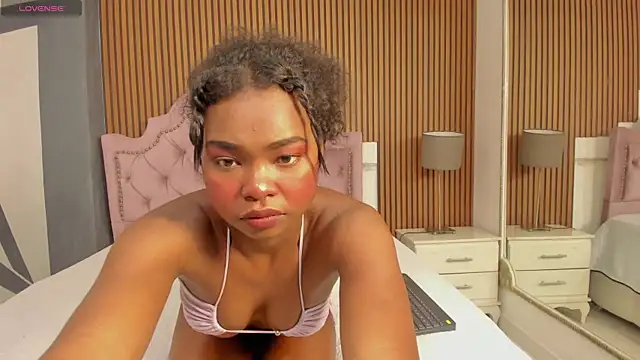 LaurenSnow online show from October 1, 3:28 pm