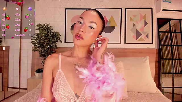 LunaRuso online show from February 26, 7:35 pm