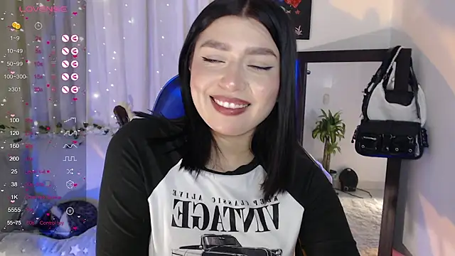 Snapshot of mily_thomson_b_ chatting on October 19, 8:55 pm mily thomson b online show from October 19, 8:55 pm