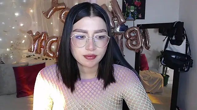 Snapshot of mily_thomson_b_ chatting on September 12, 8:38 pm mily thomson b online show from September 12, 8:38 pm
