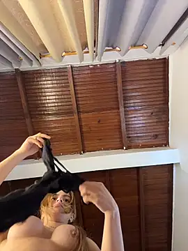 emiss  online show from April 4, 4:06 pm