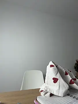 streetdoll online show from December 17, 8:07 am