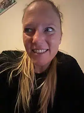 MoniqueLaFee online show from May 16, 1:30 am