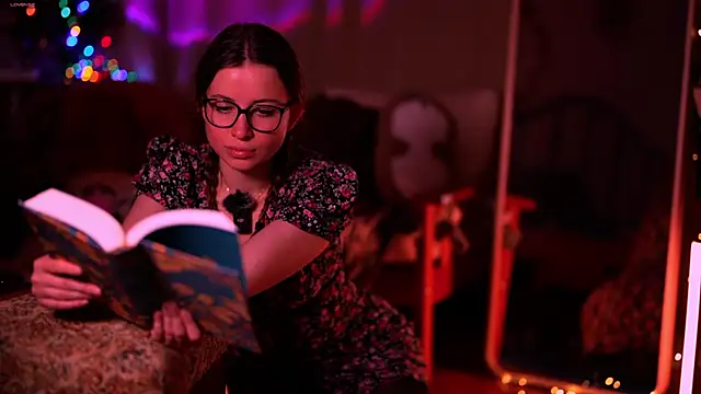 SweetyKitty18 online show from April 14, 5:13 pm