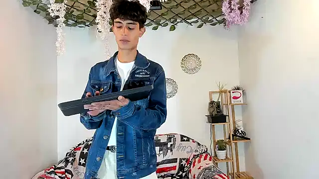 oliverhot2005 online show from November 5, 10:04 pm