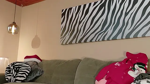 Hannah Borbon online show from November 8, 3:00 am