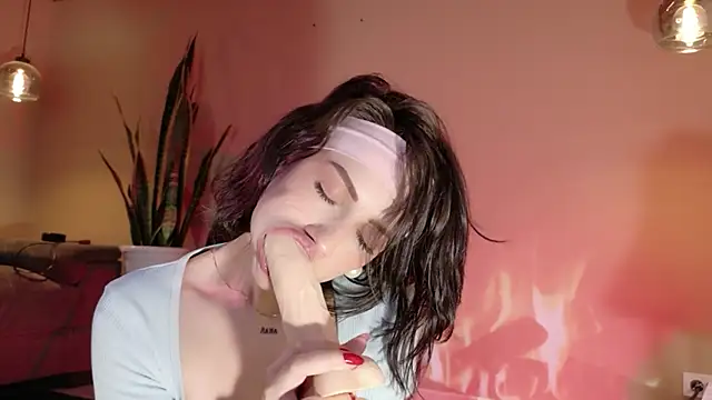 Hannah Borbon online show from February 15, 1:41 am