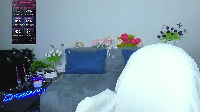 Snapshot of Camilla__one__ chatting on October 2, 1:43 am Camilla one online show from October 2, 1:43 am