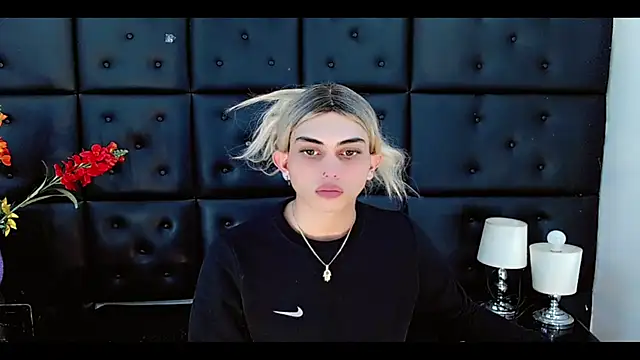 Daniela Pink  online show from February 17, 11:59 pm