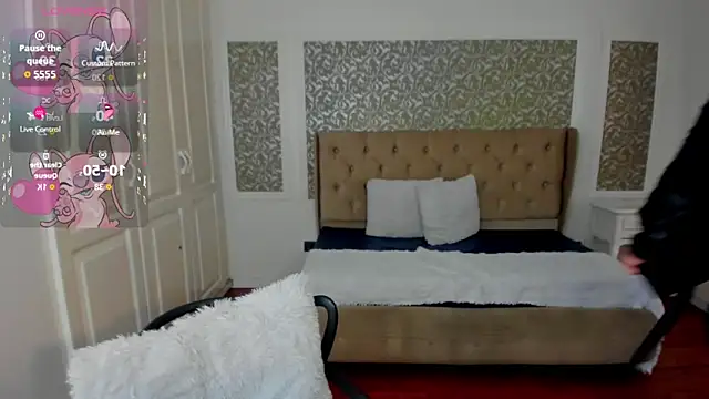 KimWessel  online show from March 16, 5:28 pm