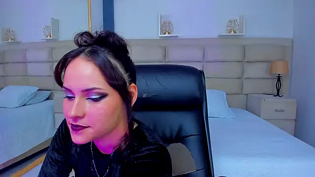 AnnyThompson  online show from November 6, 9:21 pm