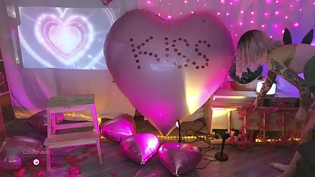 Kerry Kirk online show from February 11, 10:00 pm