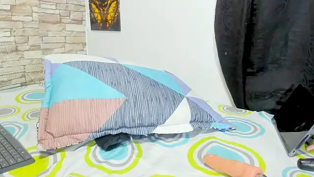 kaiagerbes3 online show from February 12, 12:45 am