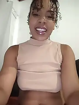 Julia Pretinha online show from December 5, 12:50 pm