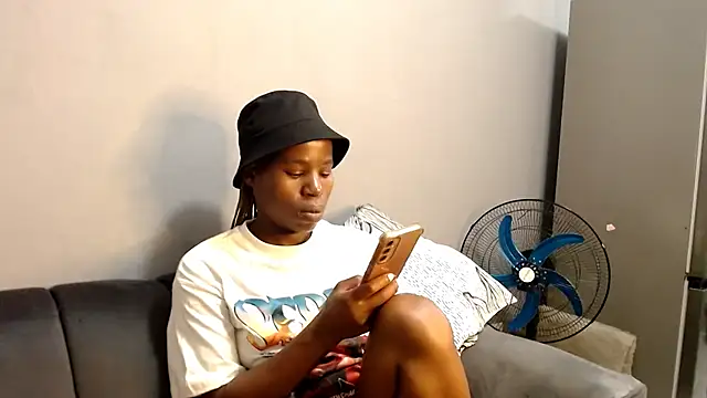 LongPussyLipsxx online show from October 25, 4:58 pm