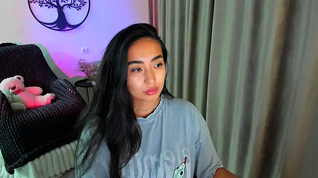 worldofkim online show from November 10, 6:36 pm