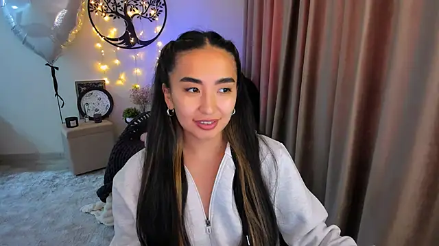 worldofkim online show from April 14, 10:37 am