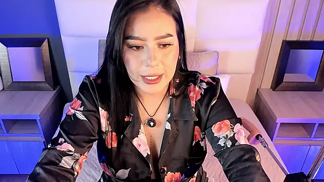 Miah gomez  online show from November 18, 9:05 pm