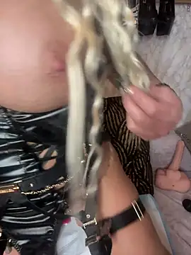 Luiza Hammer online show from April 15, 1:55 pm