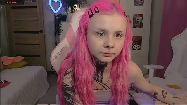 Britney Lynch online show from October 17, 12:02 am