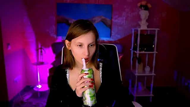 EllaHorton online show from March 17, 4:33 pm