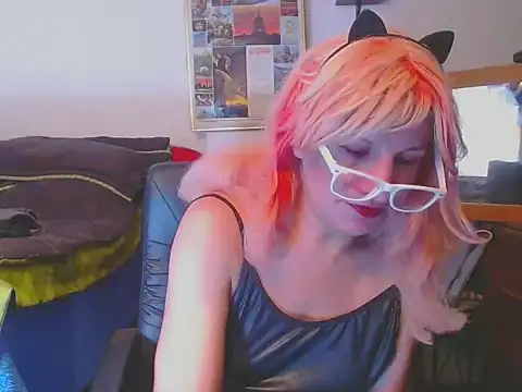 LorenJade online show from May 15, 9:01 am
