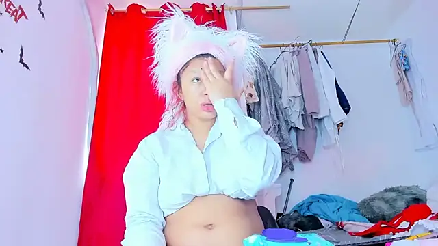 Emily Coper18 online show from November 14, 1:22 pm