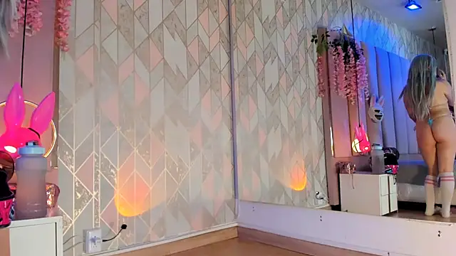 Broklinwhite  online show from November 27, 1:14 pm